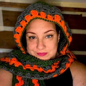 Womens cowl. Simple warmth. Fall coloring.